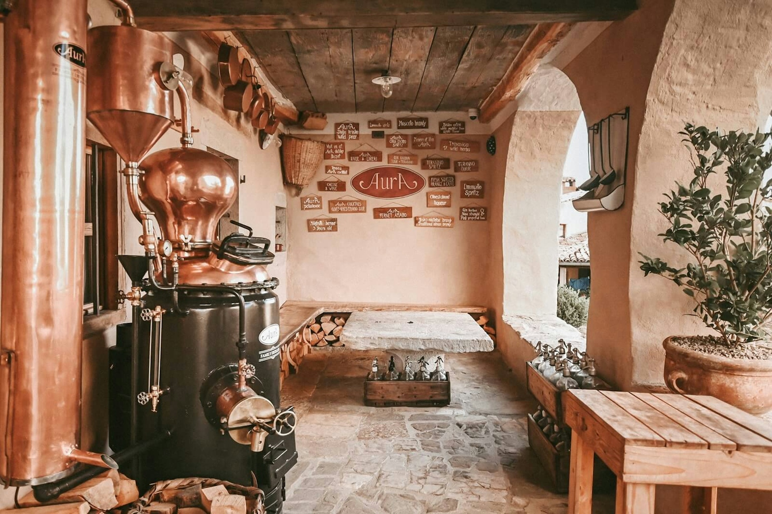 Family distillery Aura - Muzej i bar