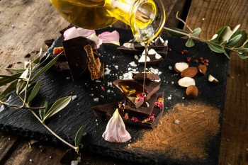 Cioccolato fondente all'olio d'oliva e pepe rosso 50g - Aura